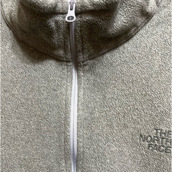 The North Face 1/4 zip - Picture 3 of 8